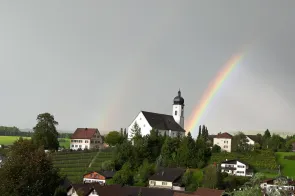 Regenbogen &uuml;ber Kirche NB (1) (Foto: Petra R&uuml;ttimann)